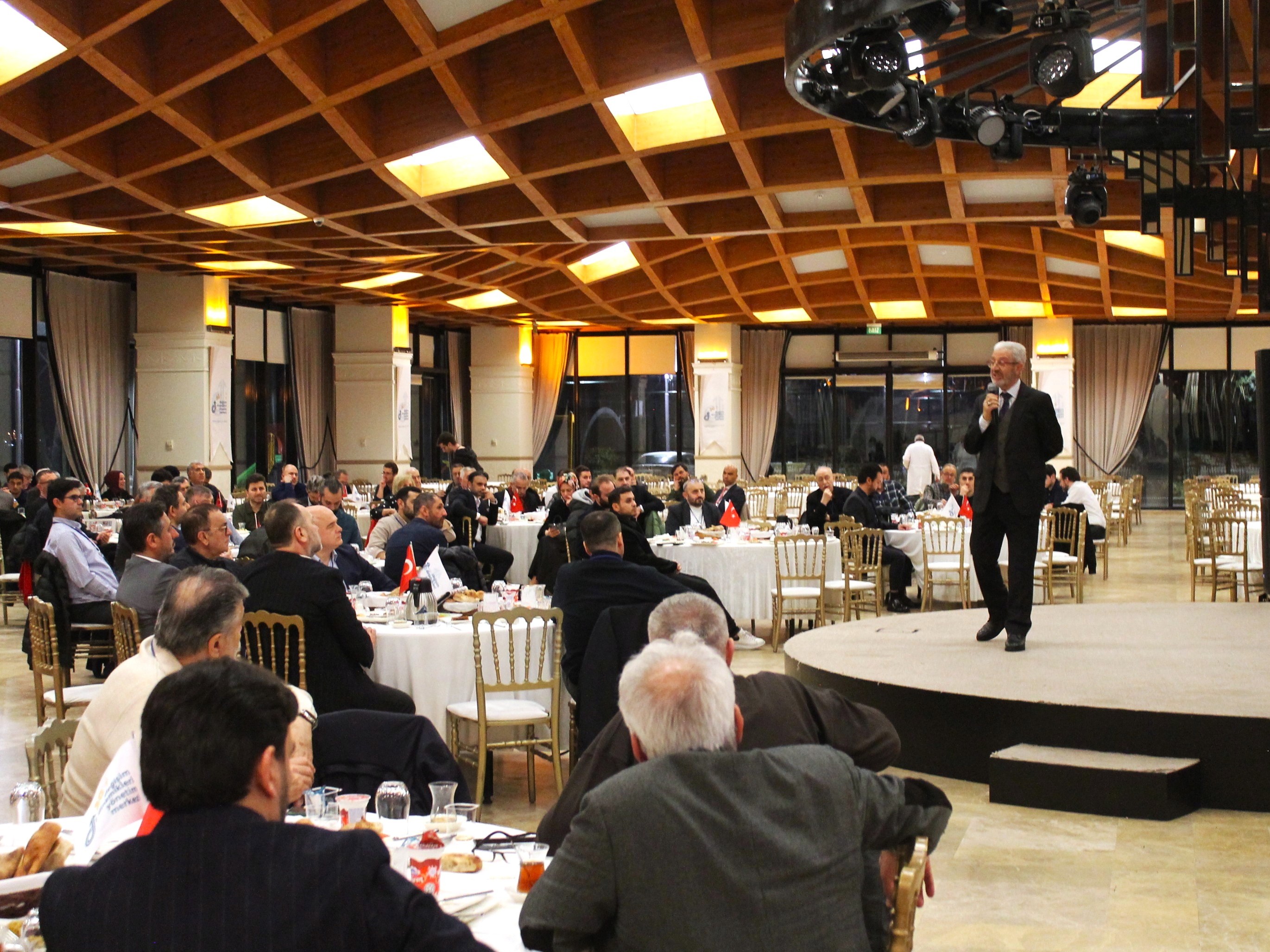 32. Geleneksel İftar Programı, Girişimcinin Medeniyet İnşası: Kurumsallaşma Kitabının Lansmanı ile  Gerçekleştirildi